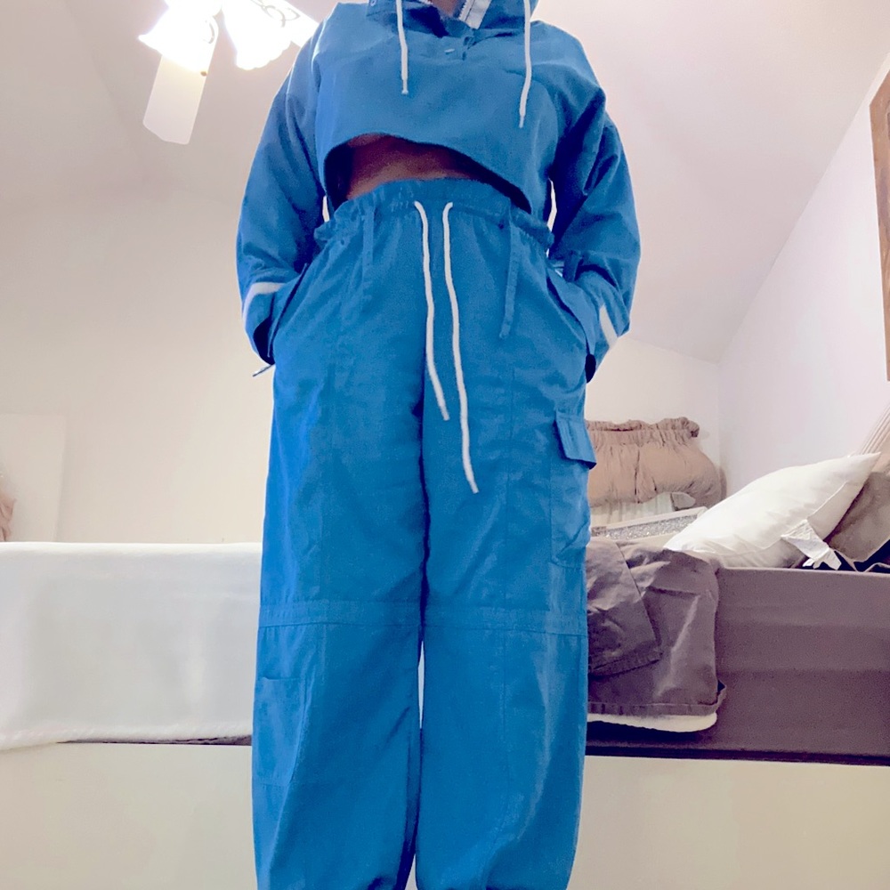 Blue 2 piece outfit crop hooded top w/baggy cargo look street wear pants